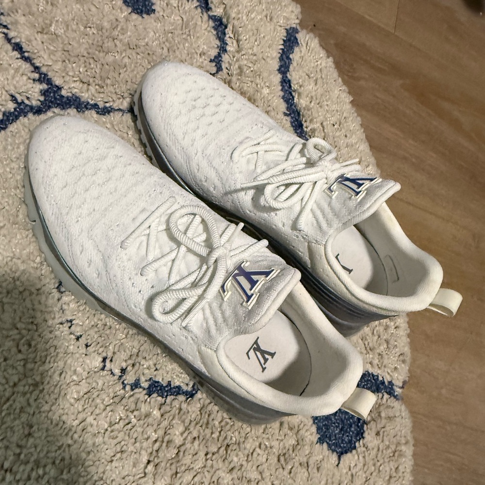 Louis Vuitton White Knit Run Away Sneaker – Men’s Size EU 9 (US 10 - Picture 3 of 7